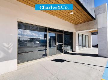 Local comercial · 64m² · 50 Estacionamientos · Local en Renta