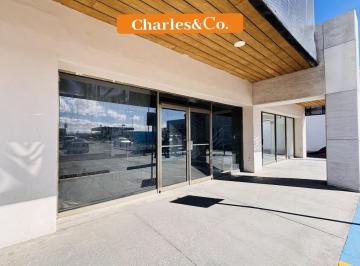 Local comercial · 64m² · 50 Estacionamientos · Local en Renta