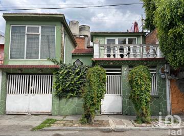 Casa · 198m² · 4 Recámaras · 1 Estacionamiento · Casa en Venta en Ecatepec de Morelos, Estado de México.