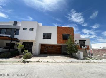 Casa de 3 habitaciones, Corregidora · Casa - Venta - Valle Tinto. 4 Niveles, Tres Recámaras, Estudio, Roof Garden.