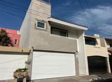 Casa · 310m² · 4 Recámaras · 2 Estacionamientos · Casa Recámara en Planta Baja en Venta en Fracc. Costa de Oro. Boca del Río, Ver.