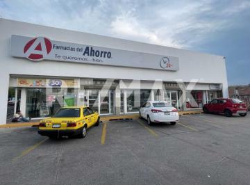 Local comercial · 242m² · 8 Estacionamientos · Local Comercial Renta - (4)
