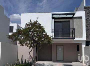 Casa · 186m² · 3 Recámaras · 2 Estacionamientos · Venta Casa en Nuevo Refugio Queretaro