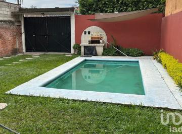 Casa · 207m² · 2 Recámaras · 6 Estacionamientos · Casa en Venta en Yautepec Morelos con Alberca Propia