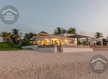 Casa · 200m² · 3 Recámaras · 2 Estacionamientos · Villa en Venta Frente Al Mar en Playa del Carmen