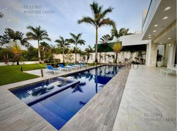 Casa · 1070m² · 5 Recámaras · 6 Estacionamientos · Casa en Venta en Lagos del Sol Cancún