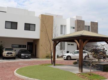 Casa de 4 habitaciones, Corregidora · Casa con Vistas a La Ciudad en Fraccionamiento Privado.