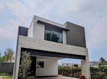 Casa · 185m² · 3 Recámaras · 2 Estacionamientos · Casa en Venta en Carretera Nacional