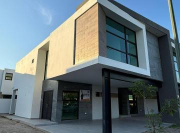 Casa · 234m² · 3 Recámaras · 2 Estacionamientos · Casa en Venta en Alcala del Rey, Zona La Conquista