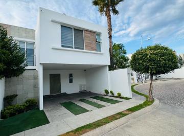Casa · 3 Recámaras · 2 Estacionamientos · Casa - Aguascalientes