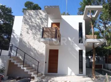 Casa · 185m² · 4 Recámaras · 3 Estacionamientos · Casa en Venta, Región 15, Tulum, Quintana Roo.