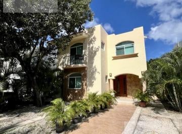 Casa · 250m² · 4 Recámaras · 2 Estacionamientos · Casa en Venta en Playacar