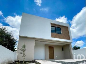 Casa · 160m² · 3 Recámaras · 2 Estacionamientos · Venta Casa en Zaru Residencial Queretaro