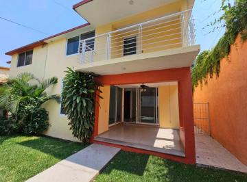 Casa de 3 habitaciones, Cuernavaca · Se Renta Bonita Casa de Dos Niveles en Condominio con Vigilancia 24hrs