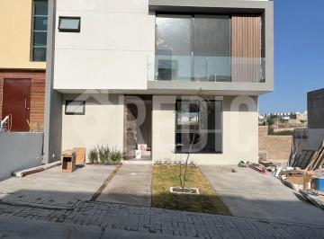 Casa de 3 habitaciones, El Marqués · Casa en Venta de 3 Niveles en Zakia