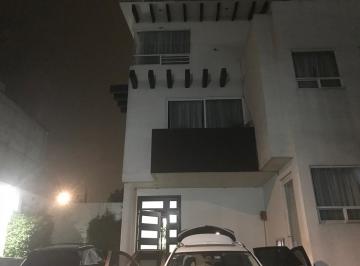 Casa de 6 habitaciones, Xochimilco · Amplia Casa de 3 Niveles con 6 Recámaras y Jardín en Santiago Tulyehualco