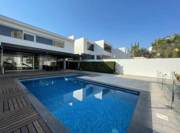 Casa de 6 habitaciones, Zapopan · Casa en Venta en Valle Real