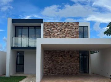 Casa en condominio · 303m² · 4 Recámaras · 2 Estacionamientos · Casa en Venta en Cholul Yucatan