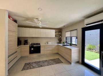 Casa de 3 habitaciones, San Nicolás de los Garza · Casa Totalmente Remodelada en Venta en San Nicolas de Los Garza