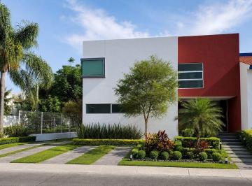 9ab4aec5628150a1df2fd64afd4a853276fb6f3abae111e615c68ac455ea5682 · Casa en Venta a un Costado de Parque en Casa Fuerte