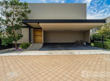 Casa · 330m² · 3 Recámaras · 3 Estacionamientos · Casa en Venta Diseño de Autor en Lomas del Campanario Norte, San Felipe