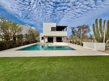 Casa de 4 habitaciones, Los Cabos · Casa Frente a Campo de Golf en Country Club en Venta
