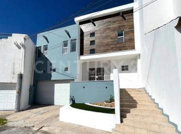Casa · 285m² · 4 Recámaras · 2 Estacionamientos · Casa en Venta en Las Fuentes, Chihuahua