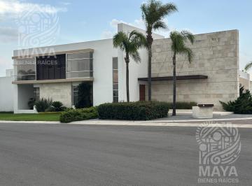 Casa · 907m² · 4 Recámaras · 5 Estacionamientos · Casa en Venta, El Campanario, Querétaro