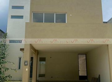 Casa · 230m² · 3 Recámaras · 2 Estacionamientos · Casa en Venta en García