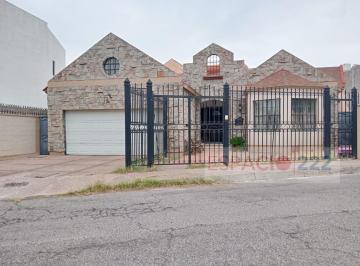 Casa de 4 habitaciones, Chihuahua · En Venta Casa Muy Grande de Una Planta en Fracc. Haciendas C/alberca $8'950,000