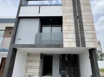Casa · 297m² · 4 Recámaras · 2 Estacionamientos · Casa en La Antigua Cementera