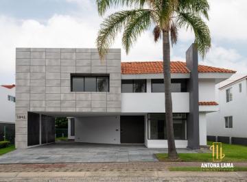 Casa · 427m² · 3 Recámaras · 4 Estacionamientos · Casa en Venta en La Vista Country Club