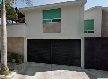 Casa · 234m² · 3 Recámaras · 2 Estacionamientos · Venta de Casa en Esquina del Paseo Residencial