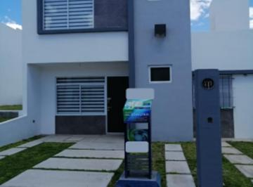 Casa de 3 habitaciones, Aguascalientes · Calles Cerradas con Barandal E Interfon a m de La Linea Verde Atrás de Haciendas de Ags.