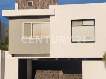 Departamento · 402m² · 4 Recámaras · 2 Estacionamientos · Casa en Venta en Campestre Santa Maria, Aguascalientes