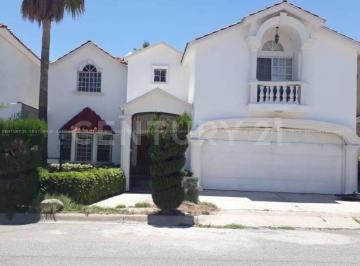 Casa · 342m² · 3 Recámaras · 2 Estacionamientos · Casa en Venta en Hdas del Valle Chihuahua, Chih.