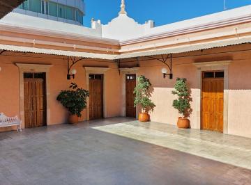 Oficina , León · Amplias Oficinas a un Costado del Jardín Principal