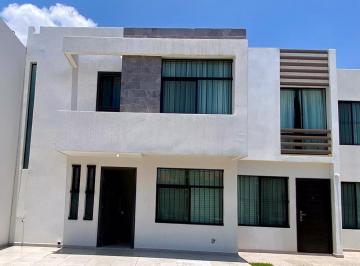 Casa · 103m² · 3 Recámaras · 2 Estacionamientos · Casa en Venta en Valle Real