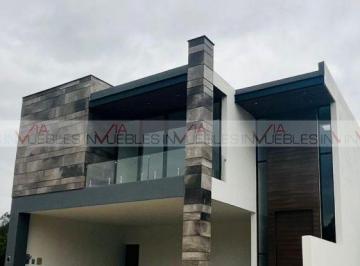Casa · 349m² · 4 Recámaras · 3 Estacionamientos · Casa en Venta en Santiago
