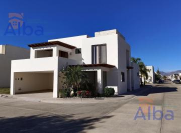 Casa · 292m² · 3 Recámaras · 2 Estacionamientos · Casa en Renta Amueblada en Rancho Santa Monica