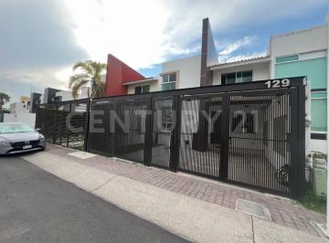 Casa · 132m² · 3 Recámaras · 2 Estacionamientos · Venta de Casa en El Refugio Residencial