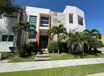 Casa en condominio de 3 habitaciones, Zapopan · Casa en Venta en Coto, Enfrente del Parque Metropolitano, Zapopan