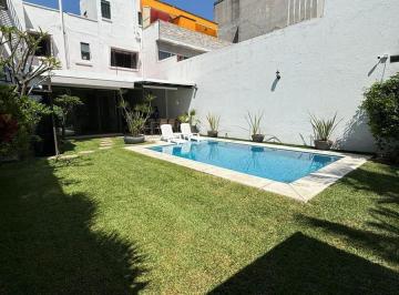 Casa · 200m² · 4 Recámaras · 2 Estacionamientos · Casa en Venta en Colonia Centro de Cuernavaca, Morelos.