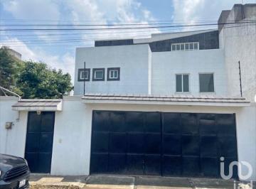 Casa · 240m² · 3 Recámaras · 3 Estacionamientos · Casa en Venta en Lerma