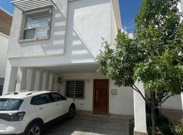 Casa · 120m² · 3 Recámaras · 2 Estacionamientos · Casa en en Venta Puente de Piedra