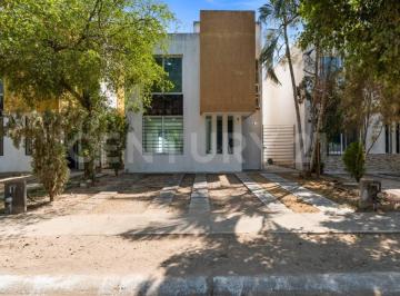 Casa · 109m² · 3 Recámaras · 2 Estacionamientos · Casa en Venta en Banus 3, Ixtapa, Puerto Vallarta, Jalisco