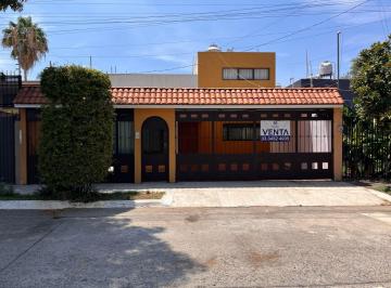 Casa de 4 habitaciones, Guadalajara · Casa en Venta de Una Planta en Jardines del Bosque