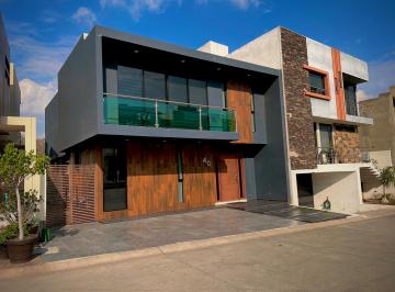 Casa en condominio de 3 habitaciones, Tlajomulco de Zúñiga · Casa en Venta en Senderos de Monteverde 4 Recamaras 3 Autos