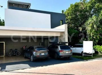 Casa · 390m² · 4 Recámaras · 3 Estacionamientos · Casa en Venta Residencial Cumbres