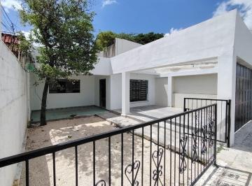 Casa · 222m² · 4 Recámaras · 1 Estacionamiento · Increible Casa en Venta Para Remodelar Entre La Plancha y El Paseo Montejo (Avc - 2601)